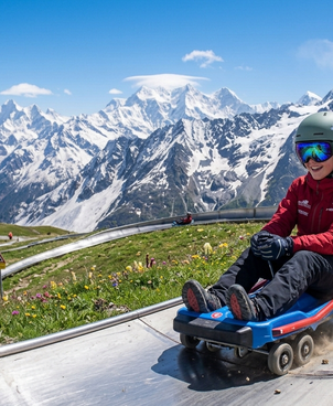 Summer sledding or rail sledding: a family activity in the mountains