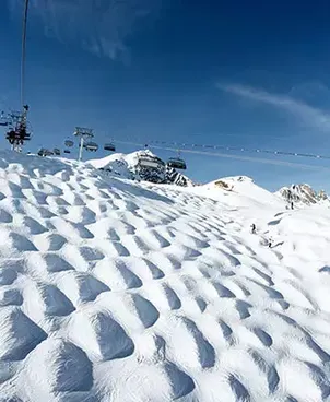 How to ski in moguls?